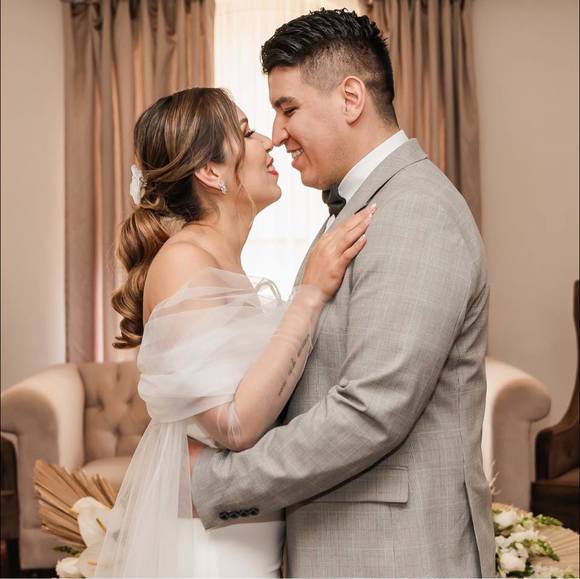 Meet your Posher, Fernanda - Picture 1 of 1